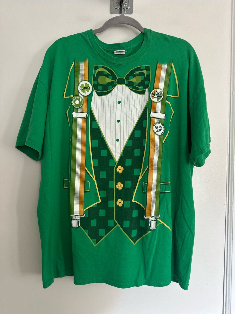 St Patrick's Day Irish tuxedo tee Sz2XL faux vest bow tie suspenders lucky badge